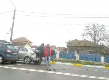 Carambol cu 3 maşini, în Valu lui Traian: un bărbat a fost rănit